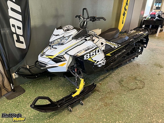 Ski-Doo Summit X 154" 850 -18 m .SHOT