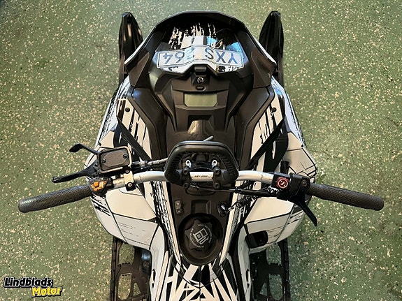 Ski-Doo Summit X 154" 850 -18 m .SHOT 5 of 5