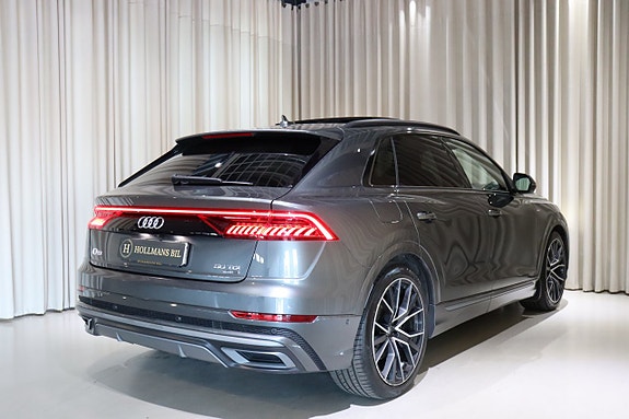 Audi Q8 10 of 27