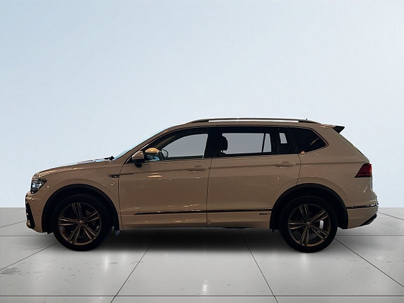 Volkswagen Tiguan Allspace 4 of 5