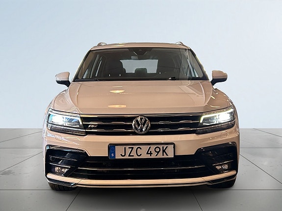 Volkswagen Tiguan Allspace 2 of 5