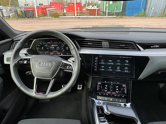 Audi Q8 16 of 23