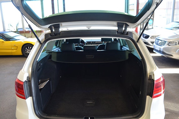 Volkswagen Passat 22 of 27