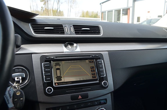 Volkswagen Passat 23 of 27