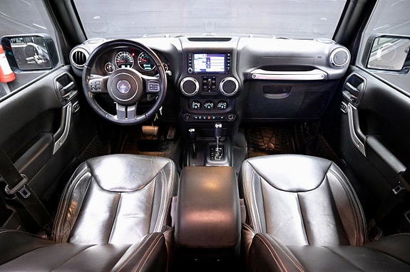 Jeep Wrangler Unlimited 14 of 19