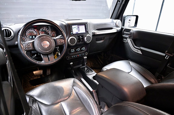 Jeep Wrangler Unlimited 13 of 19