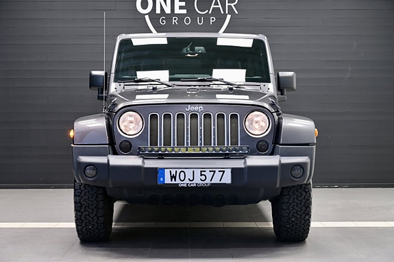 Jeep Wrangler Unlimited 3 of 19