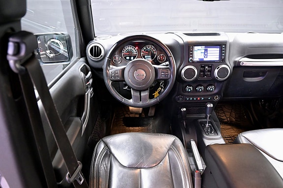 Jeep Wrangler Unlimited 15 of 19