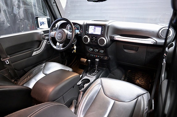 Jeep Wrangler Unlimited 12 of 19