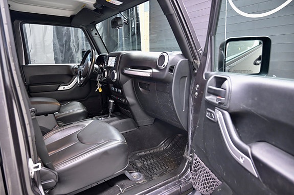 Jeep Wrangler Unlimited 11 of 19