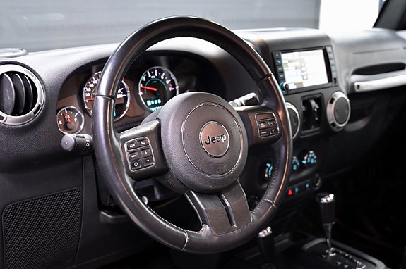 Jeep Wrangler Unlimited 16 of 19