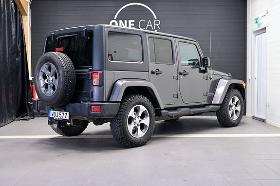 Jeep Wrangler Unlimited 5 of 19