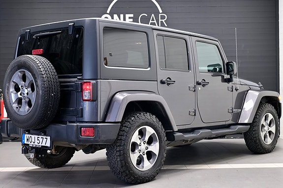Jeep Wrangler Unlimited 6 of 19