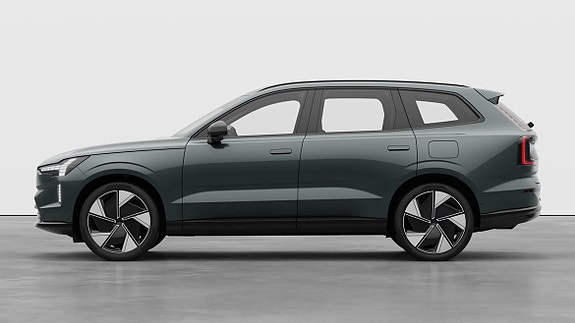 Volvo EX90 2 of 8