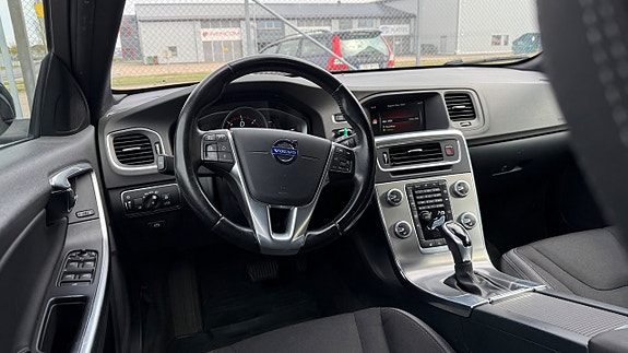 Volvo V60 8 of 30
