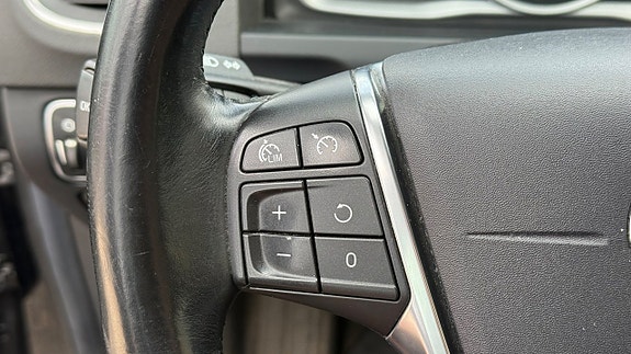 Volvo V60 13 of 30