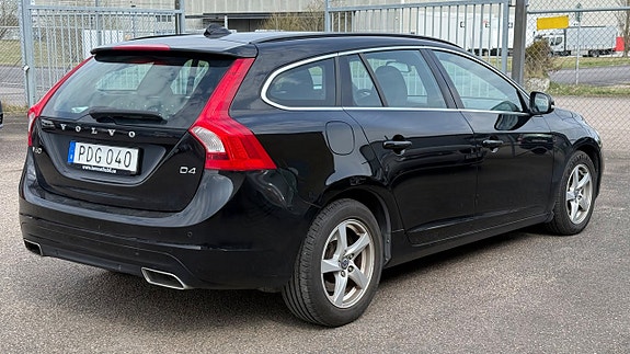 Volvo V60 4 of 30