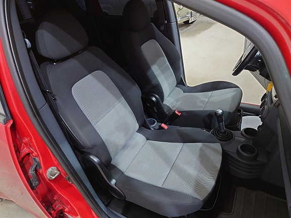 Mitsubishi Colt 9 of 12
