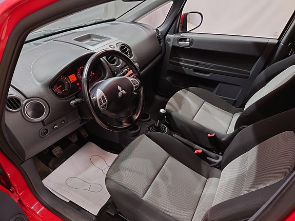 Mitsubishi Colt 7 of 12