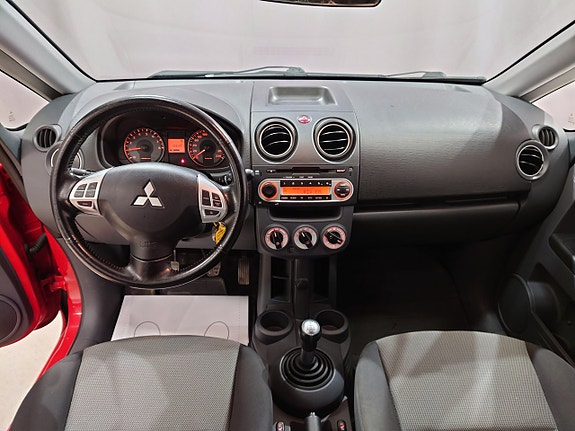 Mitsubishi Colt 8 of 12