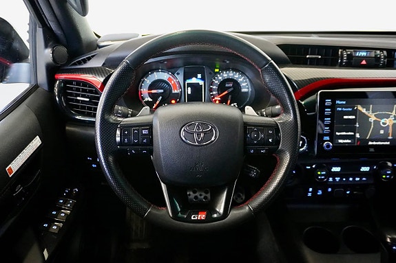 Toyota HiLux 13 of 20