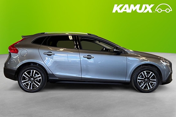 Volvo V40 Cross Country 2 of 5