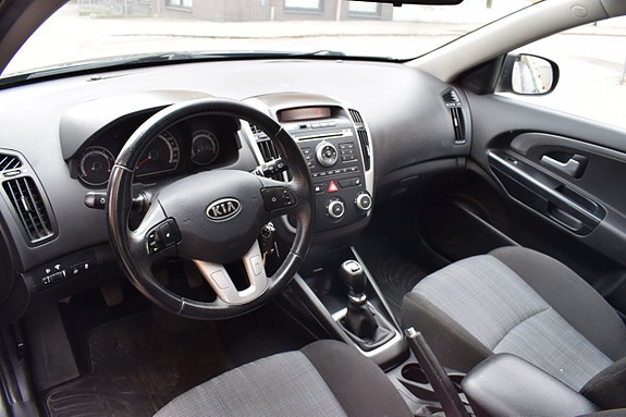 Kia Ceed 4 of 7