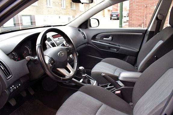 Kia Ceed 3 of 7