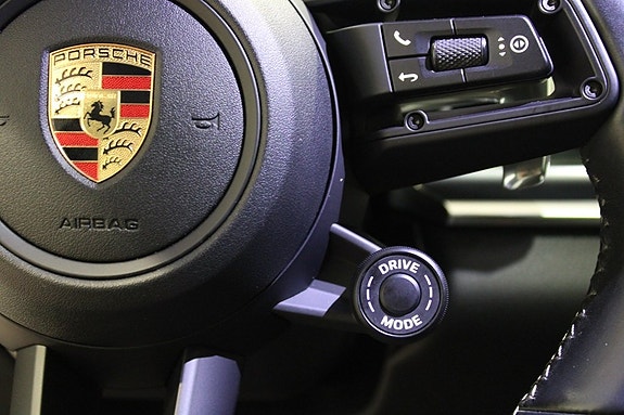 Porsche Panamera 4 14 of 27