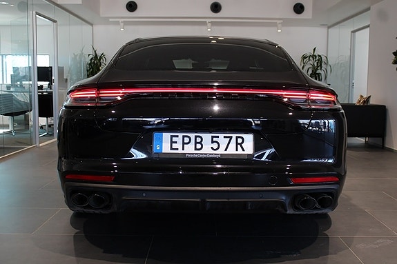 Porsche Panamera 4 4 of 5