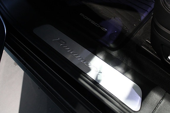Porsche Panamera 4 12 of 21