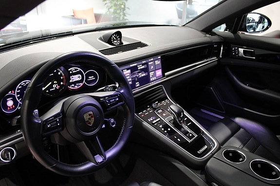 Porsche Panamera 4 13 of 27