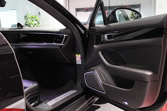 Porsche Panamera 4 8 of 27