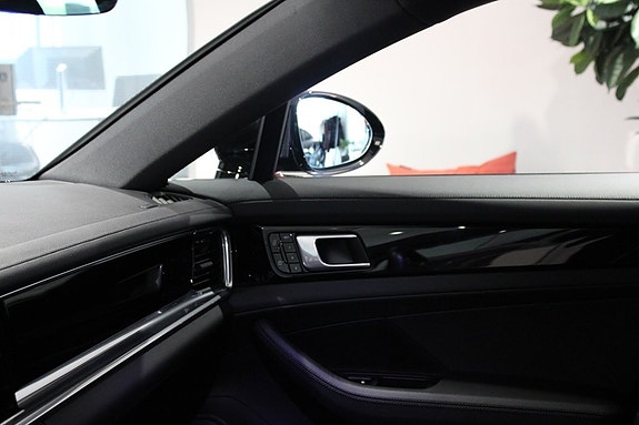 Porsche Panamera 4 17 of 27