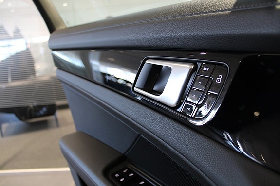Porsche Panamera 4 17 of 21