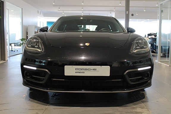Porsche Panamera 4 3 of 5