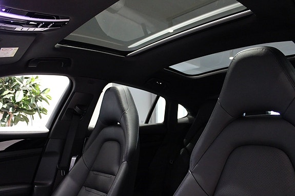Porsche Panamera 4 9 of 27