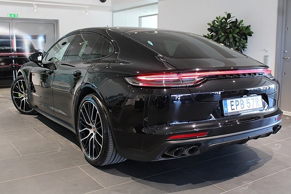Porsche Panamera 4 2 of 5