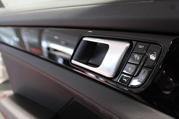 Porsche Panamera 4 26 of 27