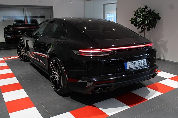 Porsche Panamera 4 2 of 27