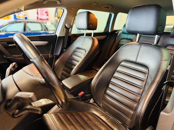 Volkswagen Passat Alltrack 12 of 20