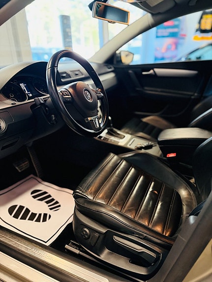 Volkswagen Passat Alltrack 10 of 20