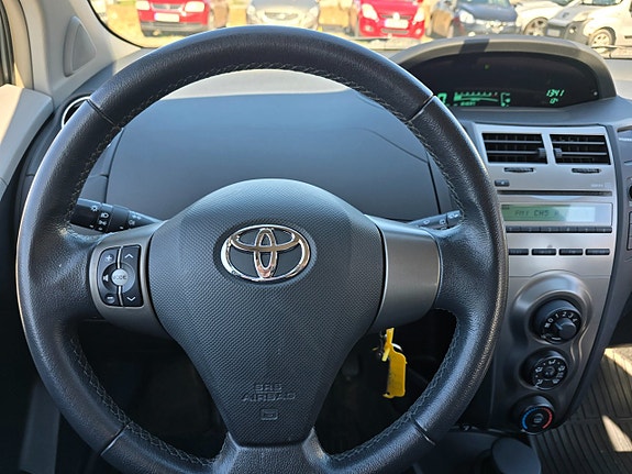Toyota Yaris 12 of 13