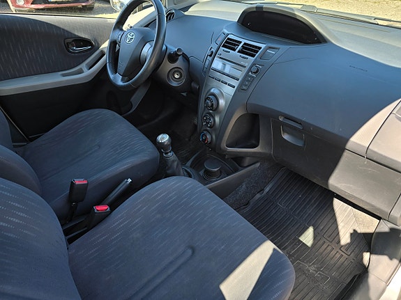 Toyota Yaris 9 of 13
