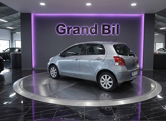 Toyota Yaris 4 of 5