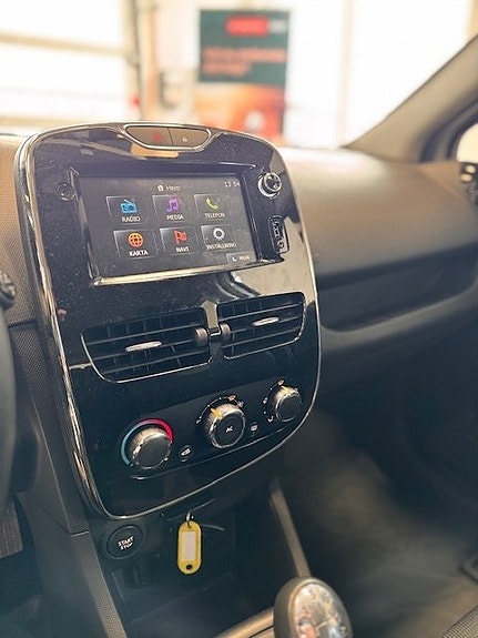 Renault Clio 9 of 13