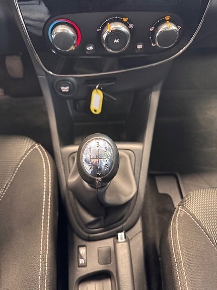 Renault Clio 11 of 13
