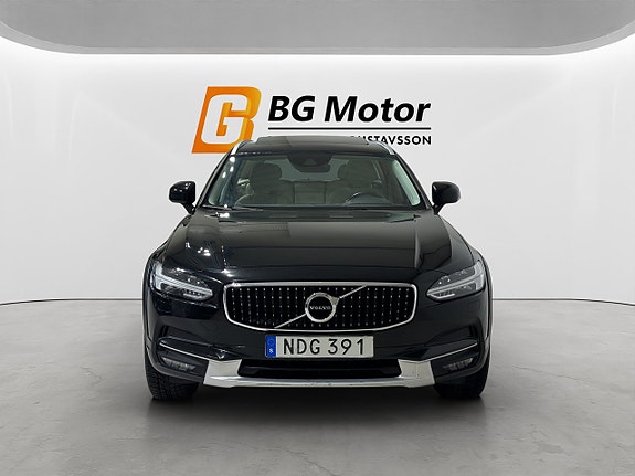 Volvo V90 Cross Country 2 of 19