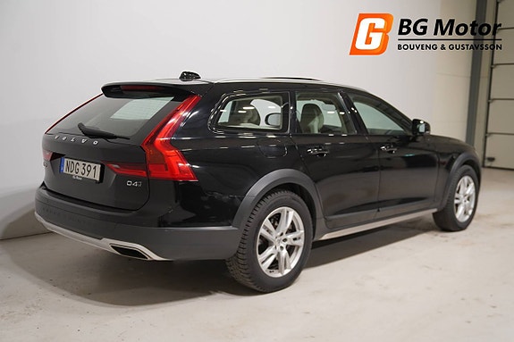 Volvo V90 Cross Country 3 of 5