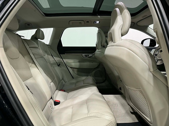 Volvo V90 Cross Country 12 of 19